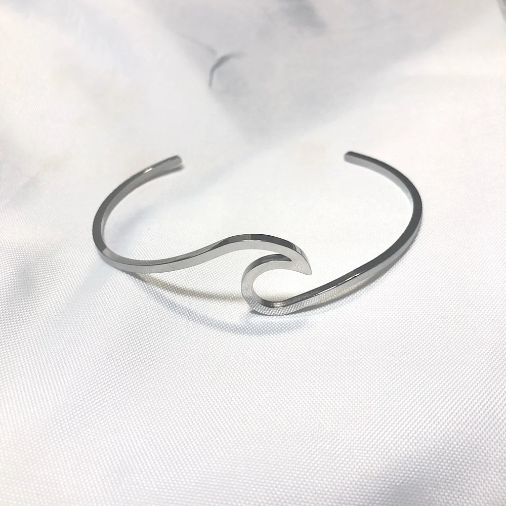 🆕 O & Co Silver wave bracelet (813)